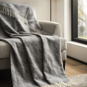 Bugatti Wohndecke Plaid Cashmere Merinowolle 3140-800 grau 150x200 EAN:4004406390204