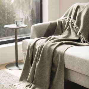 Bugatti Wohndecke Plaid Cashmere Merinowolle 3090-700 grün 150x200 EAN:4004406390914